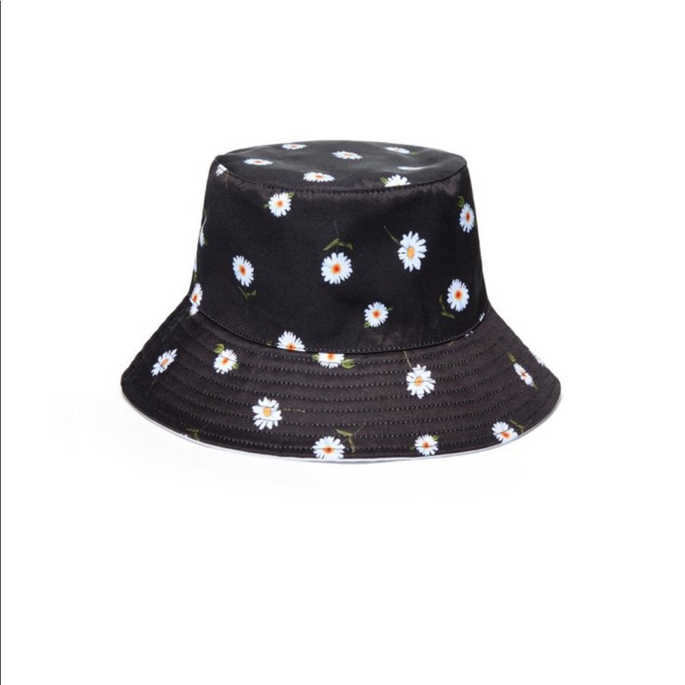 Alice and Olivia reversible bucket hat